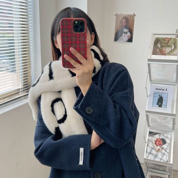 💎✨AUTHENTIC✨💎Louis Vuitton scarf - Picture 3 of 8